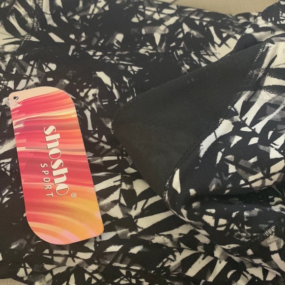 NEW Mid rise soft leggings with mesh panels - Picture 5 of 7